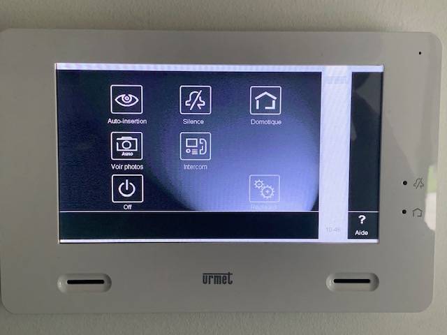 Recherche électricien pour effectuer la pose d'un interphone avec vidéo surveillance pour une maison dans le secteur d'Etretat 76