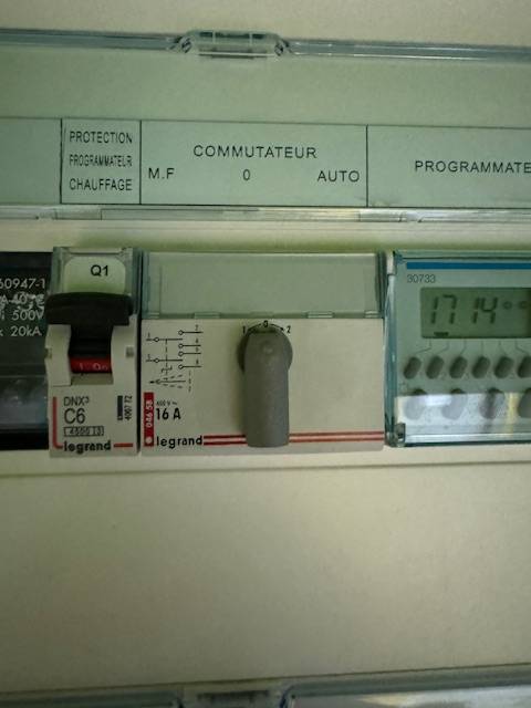 Electricien pour installer un programmateur de chauffage électrique sur compteur électrique dans le secteur de Saint sauveur d'Emalleville 76.