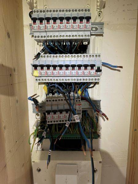 Electricien pour la réfection de tableau électrique pour une maison dans le secteur d'Ecrainville 76.