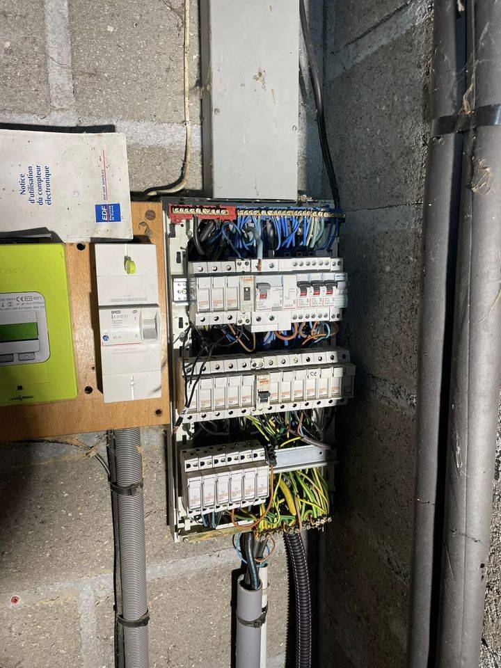 Dépannage d'urgence sur compteur électrique par électricien professionnel dans le secteur de Saint Romain de Colbosc 76.