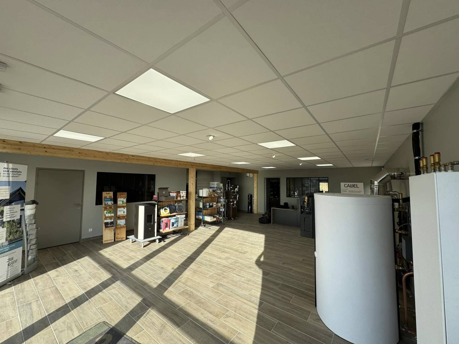 Réalisation d'une installation électrique complète dans un bâtiment industriel neuf dans le secteur de Bréauté 76.