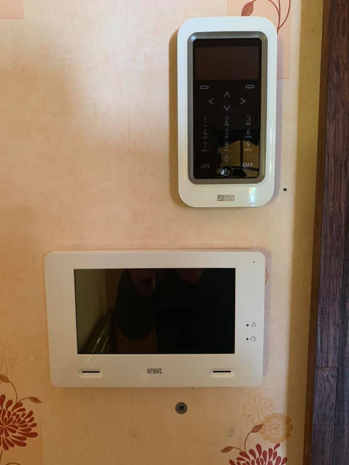 Electricien dans le secteur de Goderville 76 pour l'installation d'un interphone avec vidéos surveillance.