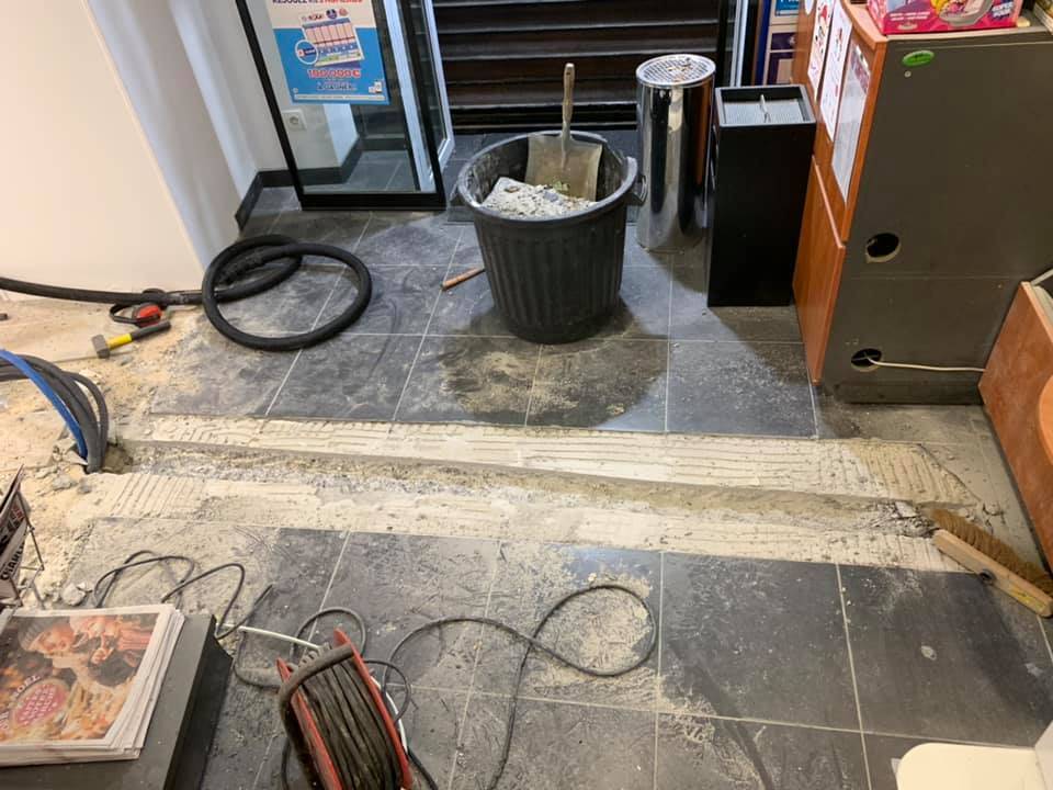 Electricien professionnel pour effectuer un relamping et des modifications de branchement électrique dans un commerce sur Goderville 76