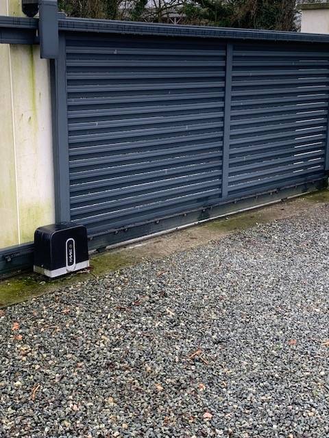 Recherche professionnel pour installer une motorisation sur un portail coulissant dans le secteur de Goderville 76.