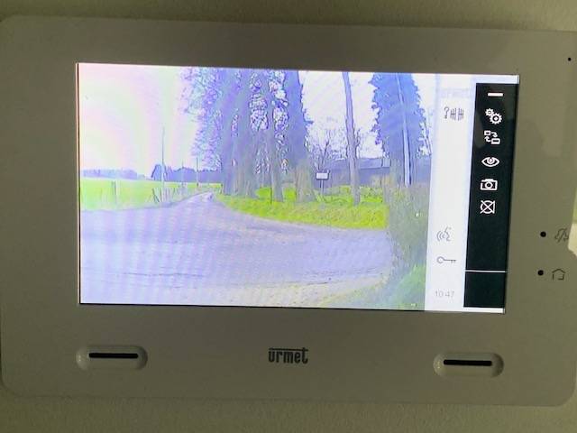 Recherche électricien pour effectuer la pose d'un interphone avec vidéo surveillance pour une maison dans le secteur d'Etretat 76