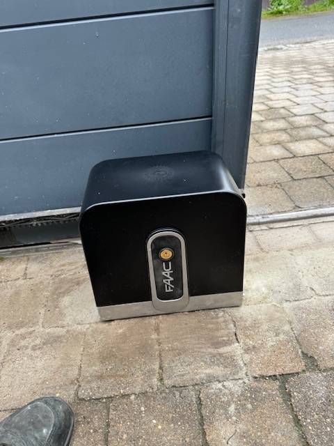 Recherche professionnel pour effectuer un dépannage sur une motorisation de portail dans le secteur de Bolbec 76.