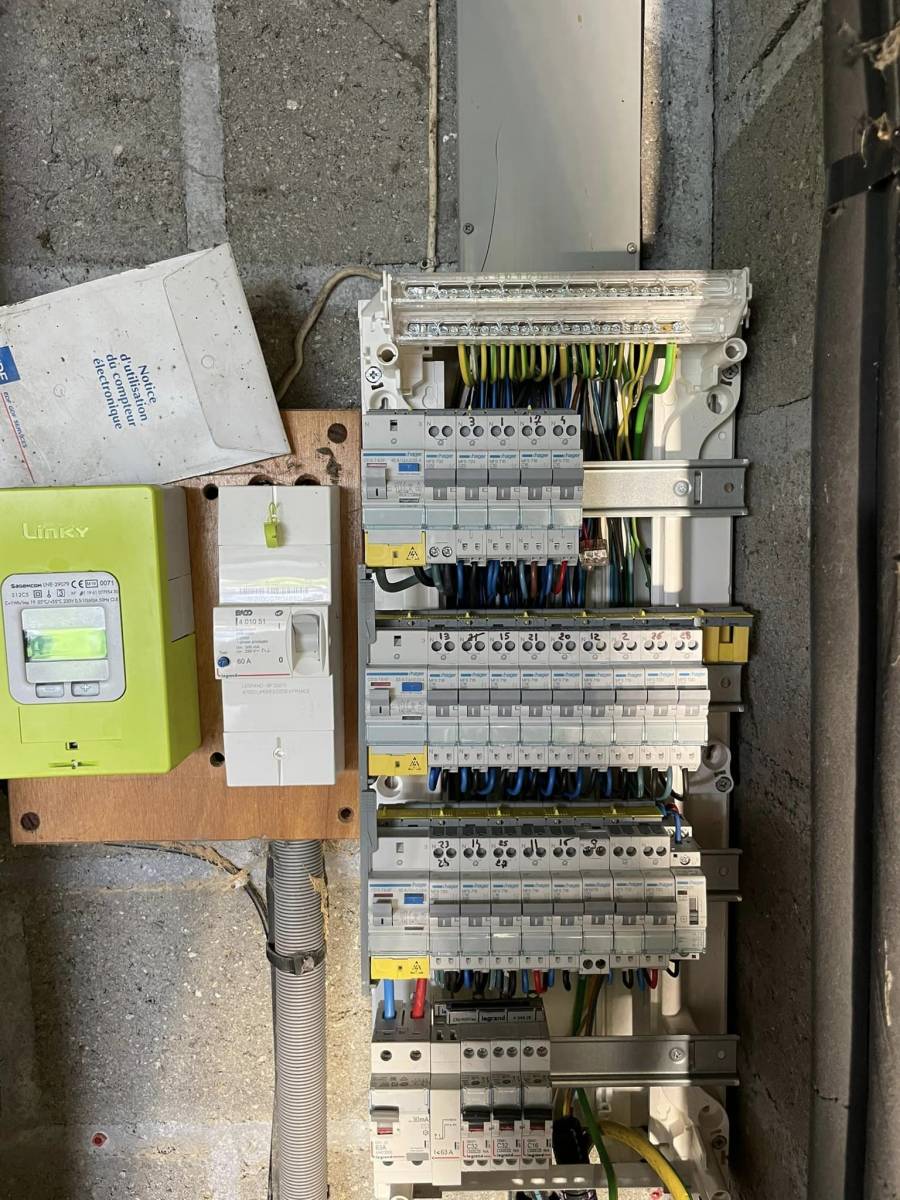 Dépannage d'urgence sur compteur électrique par électricien professionnel dans le secteur de Saint Romain de Colbosc 76.
