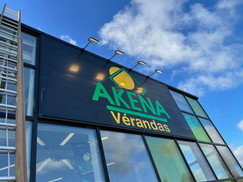 Electricien professionnel pour l'installation d'éclairage sur une enseigne de commerce basé sur le secteur de Goderville 76