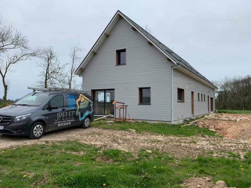 Artisan électricien pour la rénovation électrique d'une maison sur le secteur de Goderville 76.