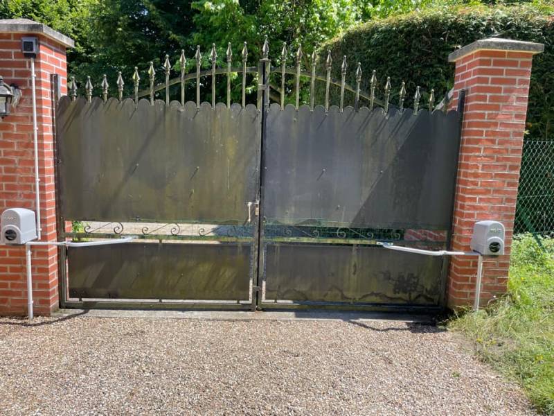 Installateur de motorisation a vérin sur portail déjà existant dans le secteur de Bréauté 76