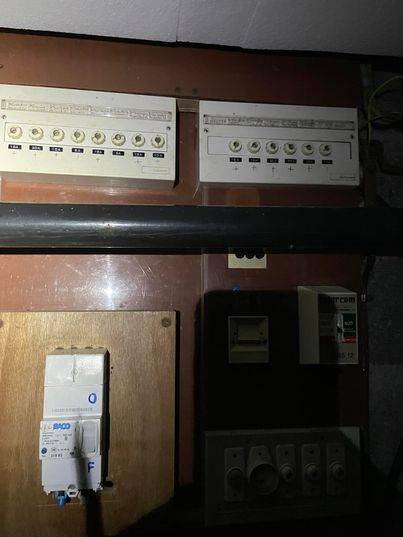 Remplacer un tableau électrique dans le garage d'une maison sur Montivilliers proche du Havre 76 par un électricien professionnel